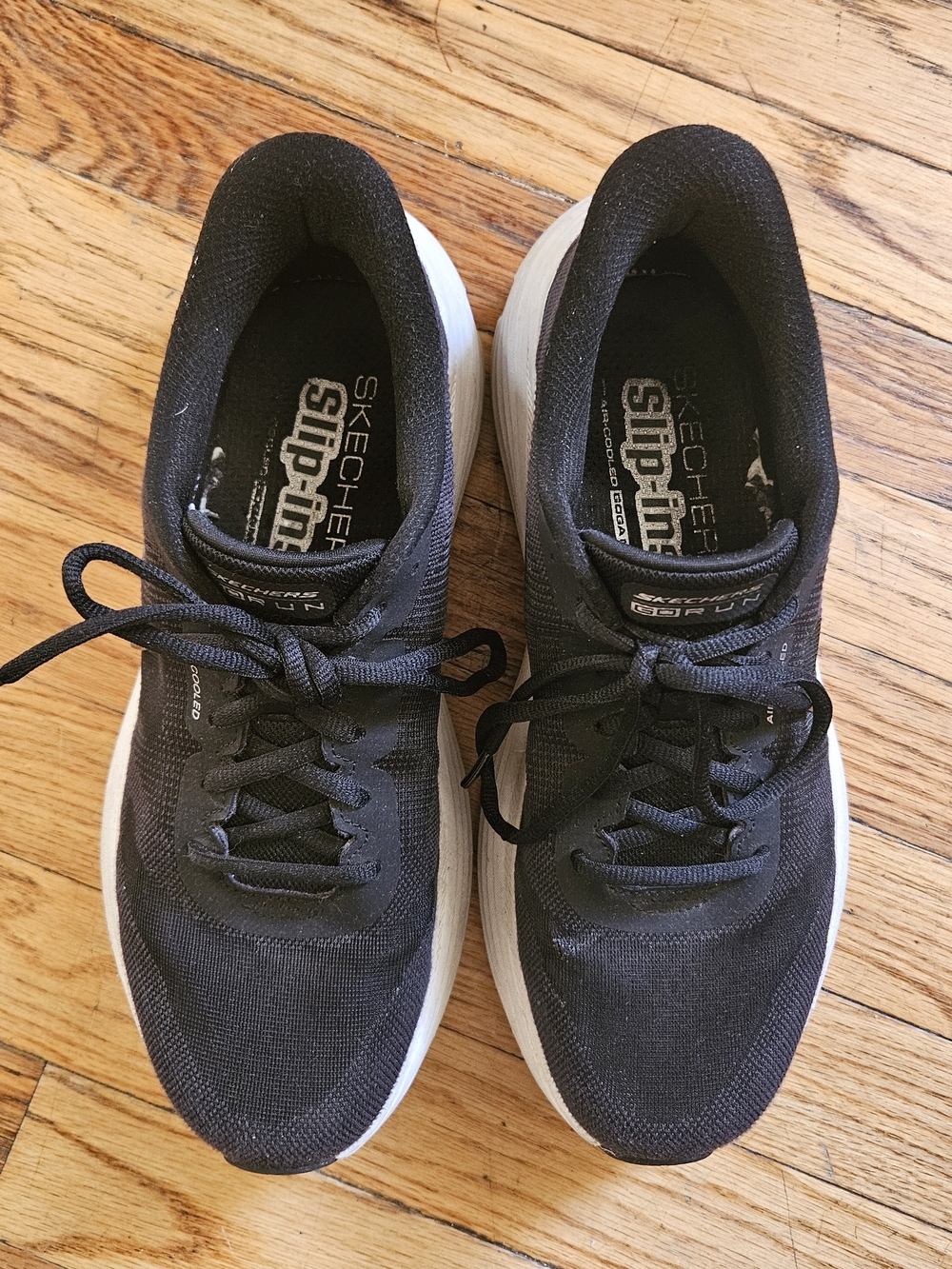 Skechers Men's Black/White Sneakers